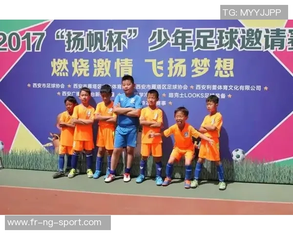 足球英雄的传奇之路与品牌广告的完美结合展现激情与梦想